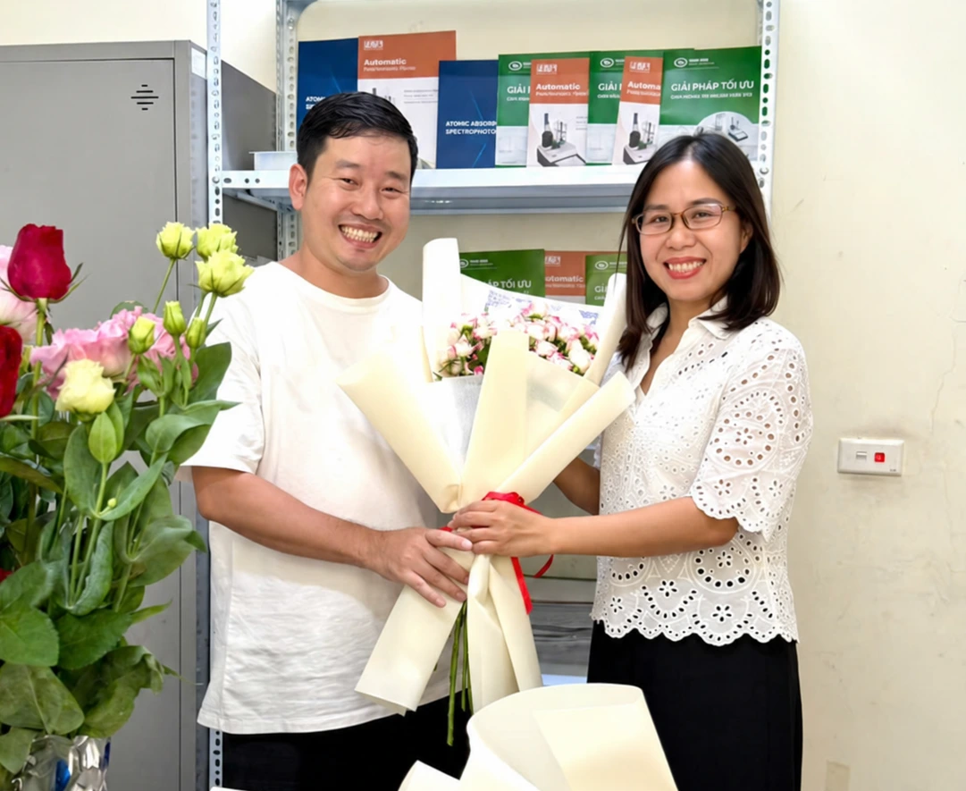 Công ty Thùy Anh tặng hoa nhân ngày Phụ nữ Việt Nam 20/10