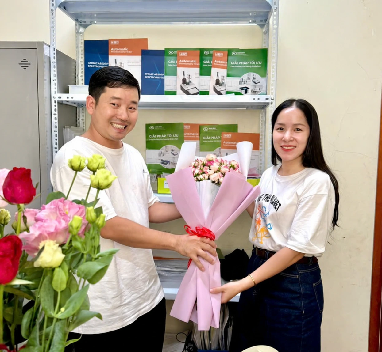 Công ty Thùy Anh tặng hoa nhân ngày Phụ nữ Việt Nam 20/10